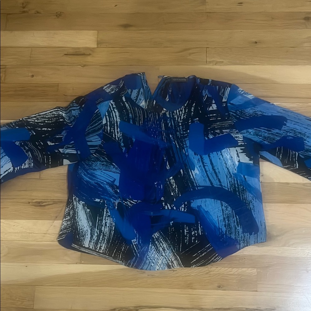 Vince Camuto Blue and Black Patterned Top